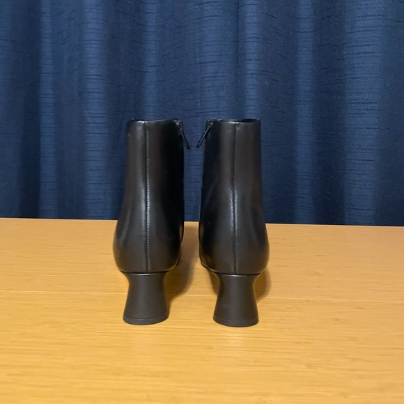 Vince Hilda Leather Ankle Boot - Picture 5 of 8